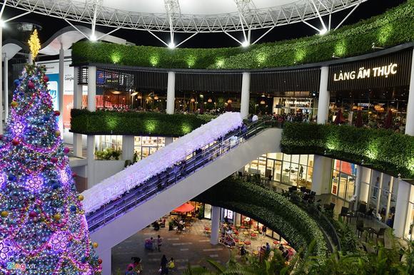 Trung tâm thương mại Aeon vào buổi tối