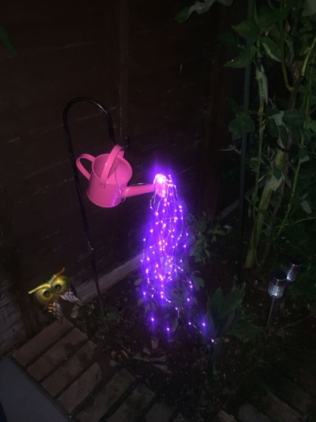 sang-tao-san-vuon-voi-binh-tuoi-cay